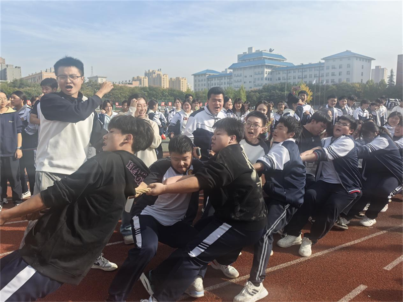 “绳”彩飞扬 力聚青春——渭南工业学校综合高中部2025年秋季拔河比赛圆满落幕