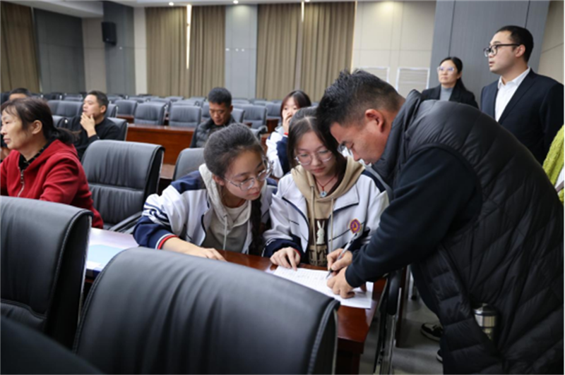 家長(zhǎng)會(huì)新聞稿(2)1209.png