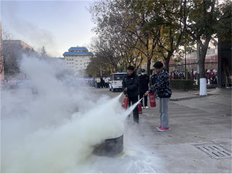 渭南工業(yè)學(xué)校綜合高中部消防逃生演練通訊�?1)906.png